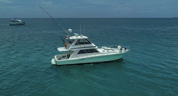 Riviera 52 Yacht Rental